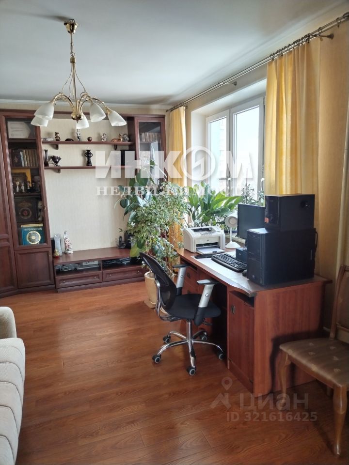 Продажа 3-комн квартиры на вторичном рынке Пантелеевская улица, 2