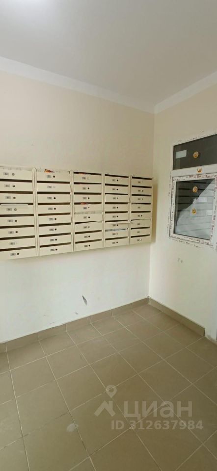 Продажа 1-комн квартиры на вторичном рынке д. Островцы, улица Летчика Волчкова, 1
