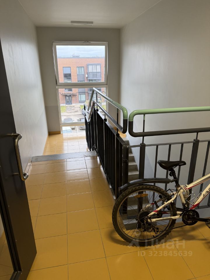 Продажа 1-комн квартиры на вторичном рынке д. Красный Поселок, улица Конюхова, 4