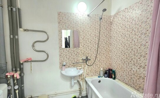 Продажа 3-комн квартиры на вторичном рынке Юнтоловский пр-кт,  д. 49,  к. 4