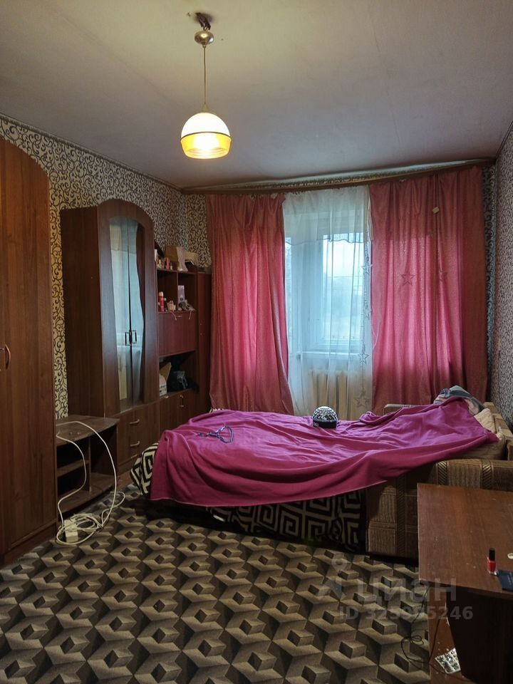Продажа 2-комн квартиры на вторичном рынке Сланцы, улица Ломоносова,  д. 46
