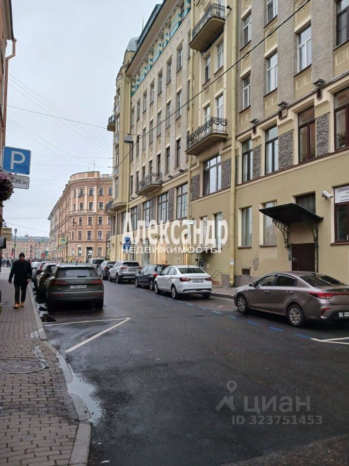Продажа 3-комн квартиры на вторичном рынке переулок Бринько, 4