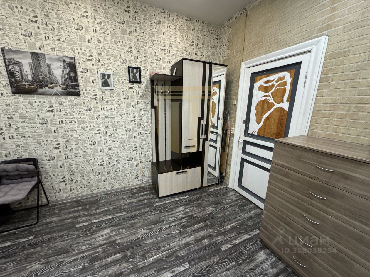 Продажа 4-комн квартиры на вторичном рынке Гороховая улица, 32