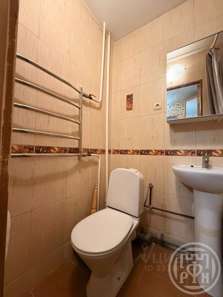Продажа 1-комн квартиры на вторичном рынке Петергоф, улица Братьев Горкушенко, 1