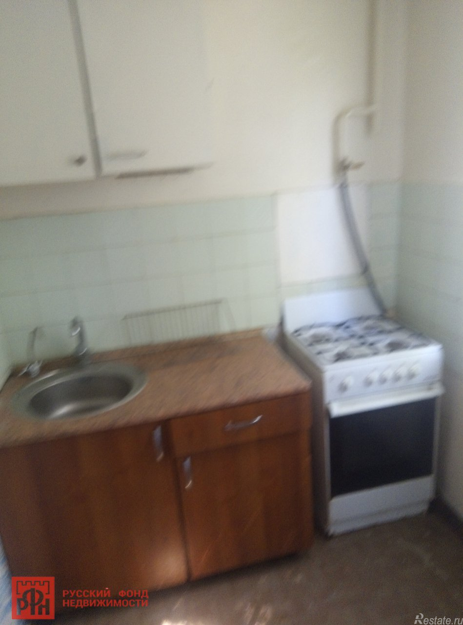 Продажа 2-комн квартиры на вторичном рынке Ломоносов г., Петровский пер.,  д. 4