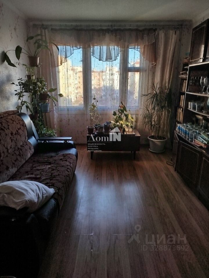 Продажа 3-комн квартиры на вторичном рынке Петергоф, Ропшинское шоссе, 13