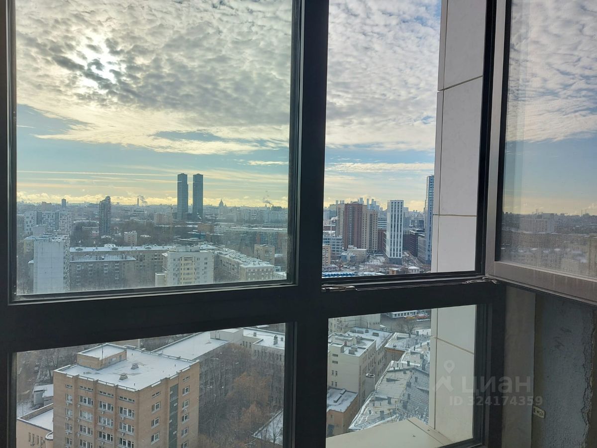 Продажа 4-комн квартиры на вторичном рынке проезд Ольминского, 4