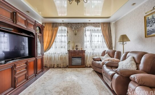 Продажа 3-комн квартиры на вторичном рынке Учительская улица,  д. 18 к3