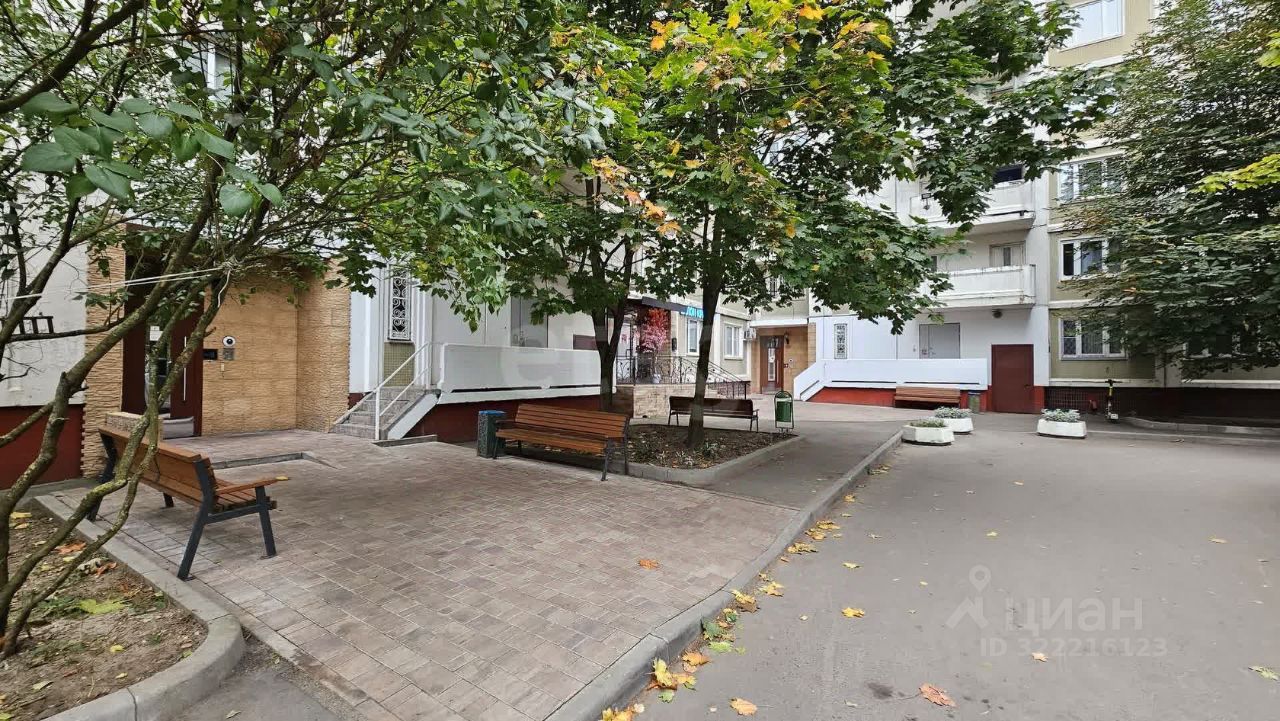 Продажа 1-комн квартиры на вторичном рынке Осенняя улица, 14