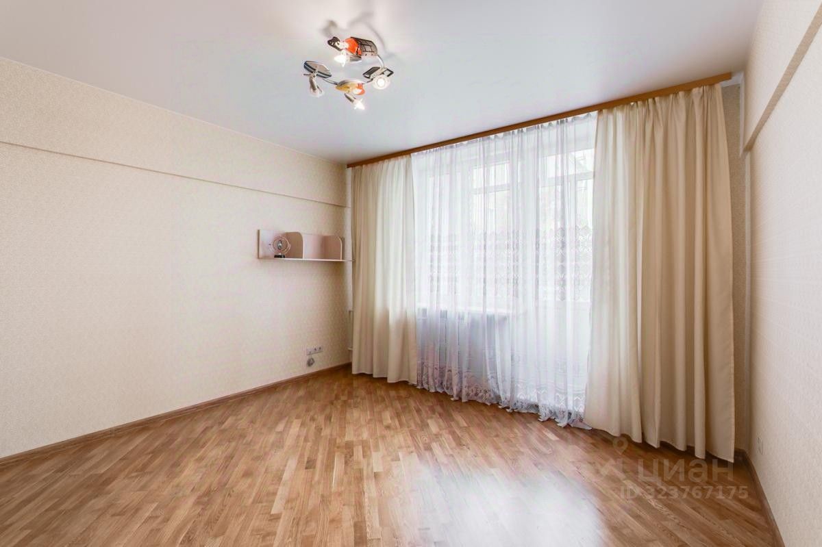 Продажа 4-комн квартиры на вторичном рынке улица Гастелло, 39