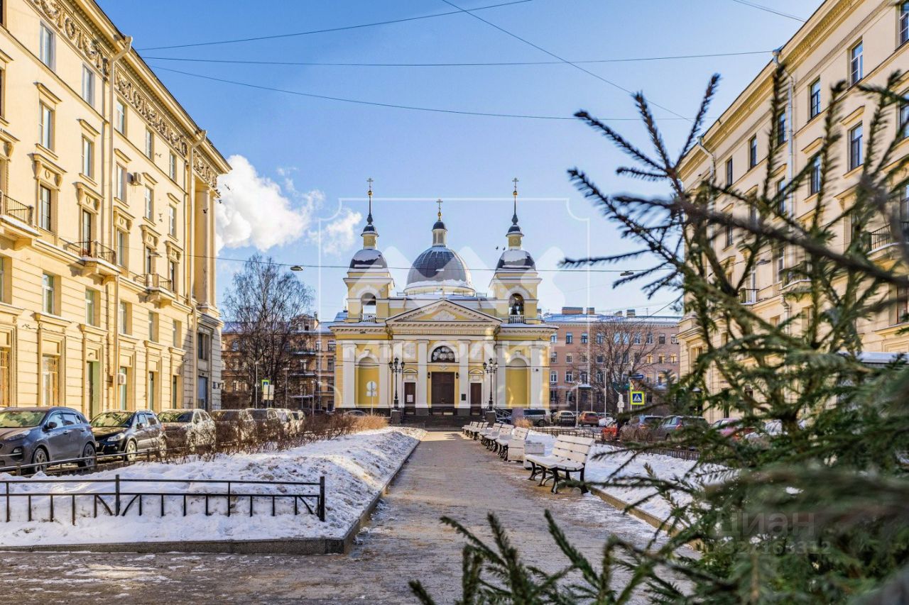 Продажа 4-комн квартиры на вторичном рынке Суворовский проспект, 13