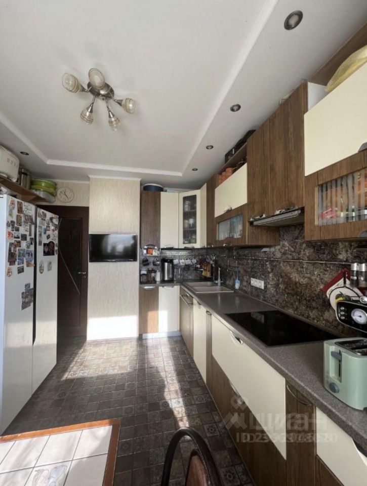 Продажа 4-комн квартиры на вторичном рынке проезд Чечерский, 92