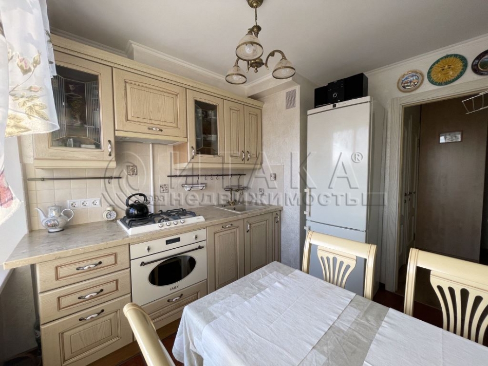 Продажа 2-комн квартиры на вторичном рынке Дрезденская,  д. 21