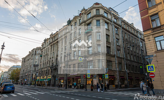 Продажа 4-комн квартиры на вторичном рынке Большой ПС пр-кт,  д. 74