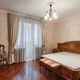 Продажа 4-комн квартиры на вторичном рынке Якиманка Б. ул,  д. 26