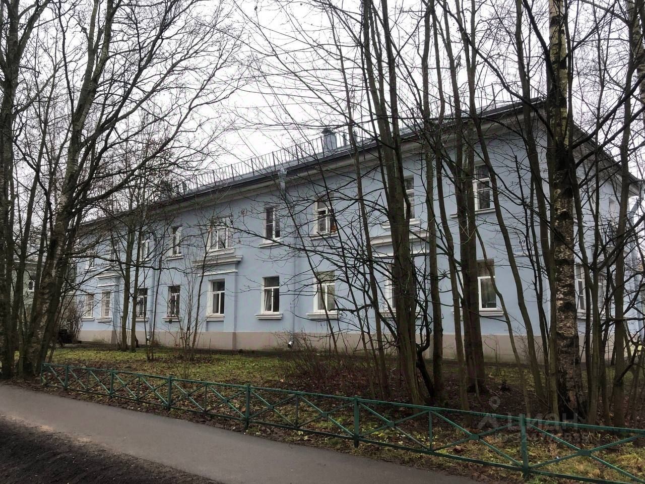 Продажа 3-комн квартиры на вторичном рынке пос. Песочный, Ленинградская улица, 69