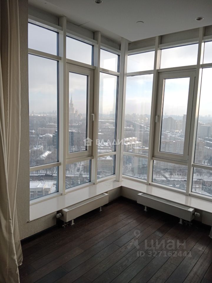 Продажа 4-комн квартиры на вторичном рынке Мосфильмовская улица, 70к3