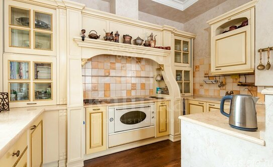 Продажа 5-комн квартиры на вторичном рынке Октябрьский переулок,  д. 5