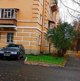 Продажа 4-комн квартиры на вторичном рынке Павловск г, Обороны ул,  д. 4