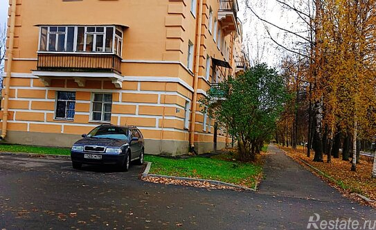 Продажа 4-комн квартиры на вторичном рынке Павловск г, Обороны ул,  д. 4