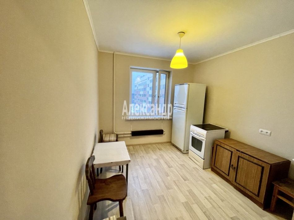 Продажа 1-комн квартиры на вторичном рынке Ломоносов г., Ораниенбаумский просп.,  д. 33,  к. 3