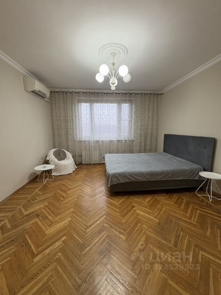 Аренда 2-комн квартиры на вторичном рынке улица Чечулина,  д. 14