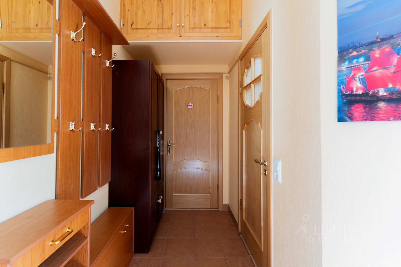 Продажа 3-комн квартиры на вторичном рынке Моховая улица, 4