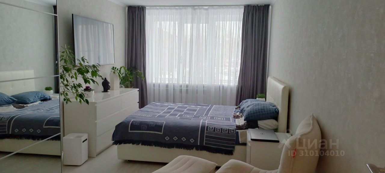 Продажа 3-комн квартиры на вторичном рынке Рощино пгт, улица Советская, 27