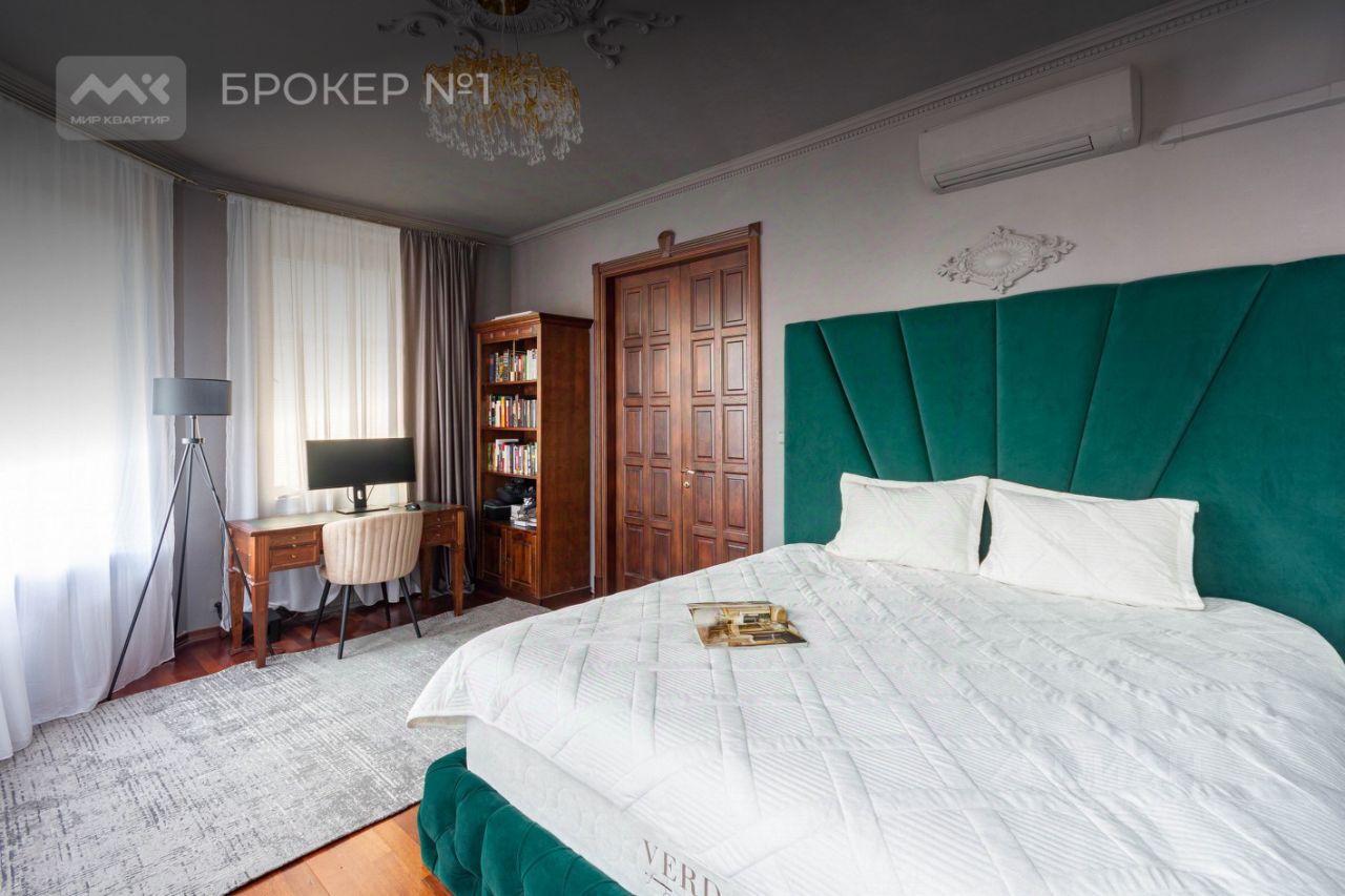 Продажа 3-комн квартиры на вторичном рынке переулок Басков, 37-39