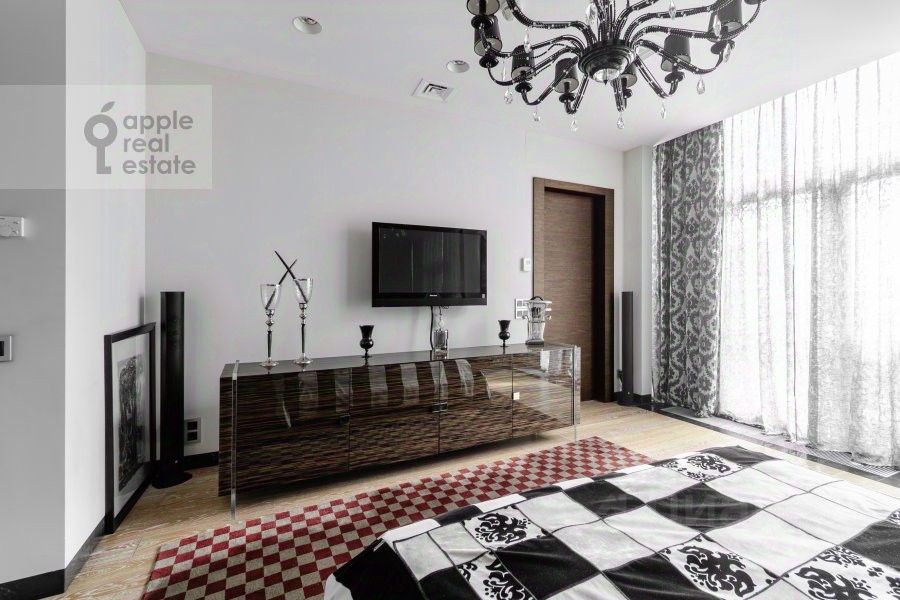 Продажа 3-комн квартиры на вторичном рынке улица Климашкина, 17С2