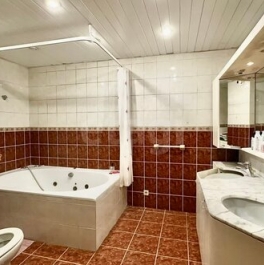 Продажа 4-комн квартиры на вторичном рынке ул Академика Пилюгина,  д. 14,  к. 2