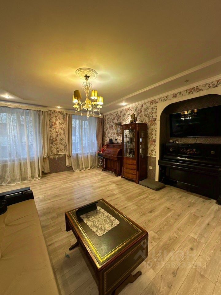 Продажа 3-комн квартиры на вторичном рынке улица Декабристов, 48