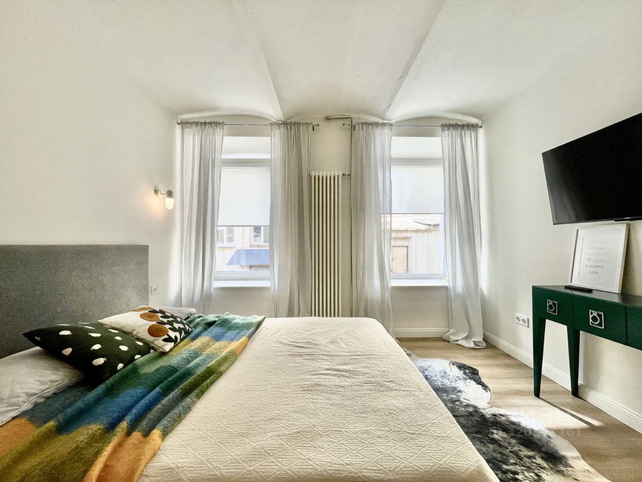 Продажа 1-комн квартиры на вторичном рынке 1-я Васильевского острова линия, 42