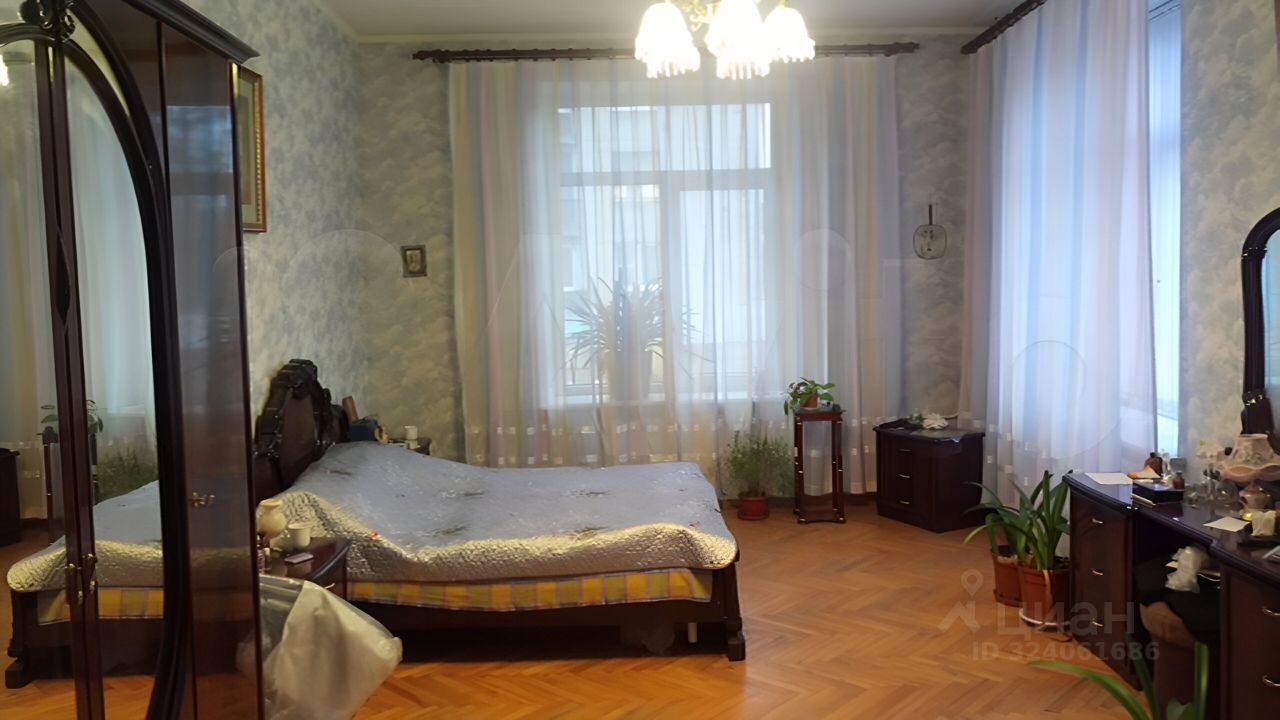 Продажа 4-комн квартиры на вторичном рынке Каменноостровский проспект, 42Б