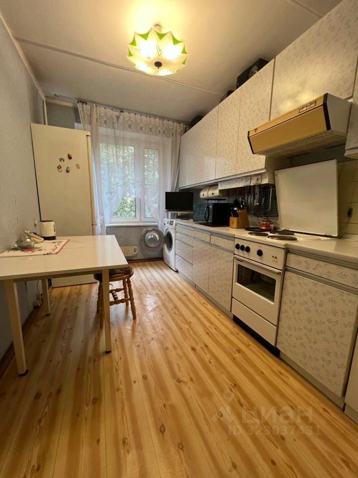 Продажа 2-комн квартиры на вторичном рынке Боровский проезд, 24