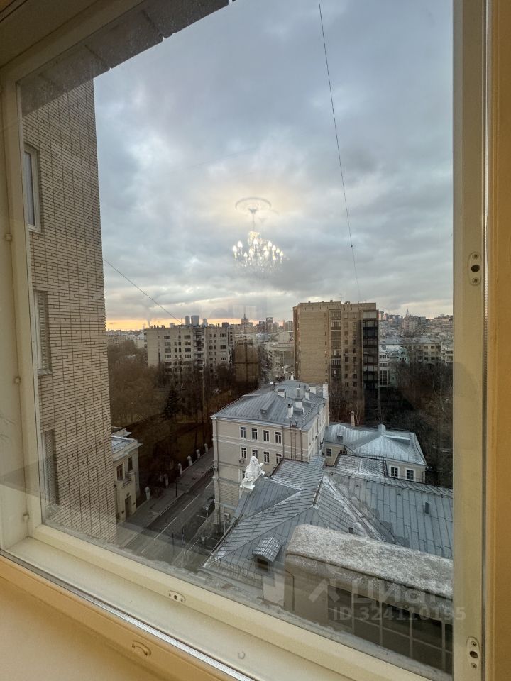 Аренда 3-комн квартиры на вторичном рынке улица Спиридоновка, 12