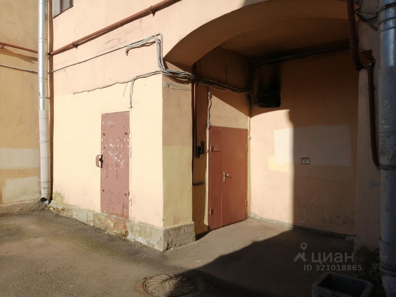 Продажа 4-комн квартиры на вторичном рынке Лиговский проспект, 201