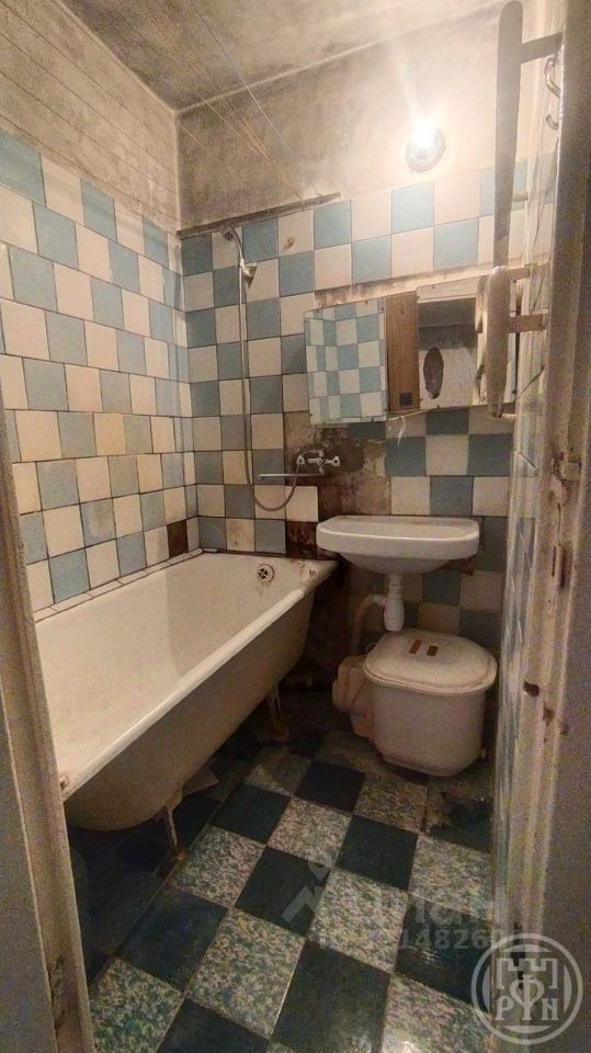 Продажа 1-комн квартиры на вторичном рынке Красное Село, улица Спирина, 2к1