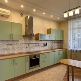 Продажа 3-комн квартиры на вторичном рынке ул Челюскинская,  д. 9