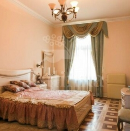 Продажа 4-комн квартиры на вторичном рынке ул Знаменка,  д. 15