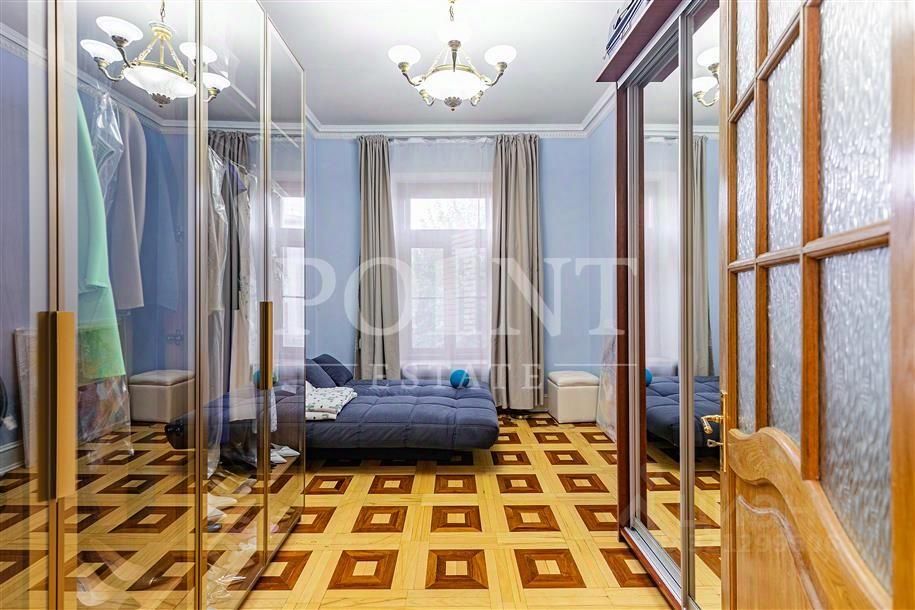 Аренда 4-комн квартиры на вторичном рынке улица Знаменка, 15