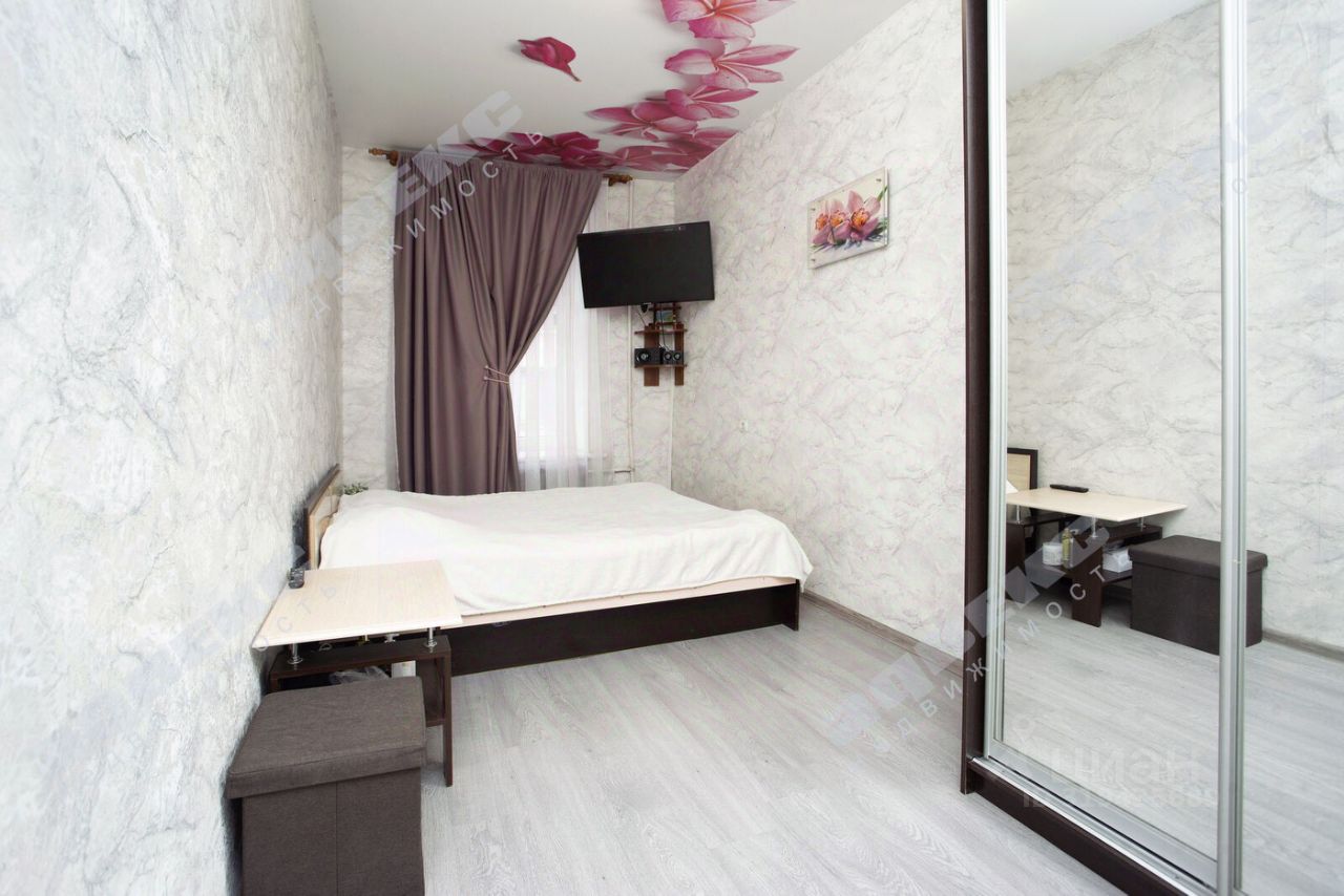 Продажа 4-комн квартиры на вторичном рынке Вознесенский проспект, 47