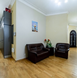 Продажа 5-комн квартиры на вторичном рынке Каменноостровский пр-кт,  д. 20