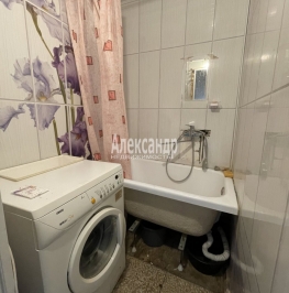 Продажа 3-комн квартиры на вторичном рынке Красное Село г., Нарвская ул. ,  д. 12