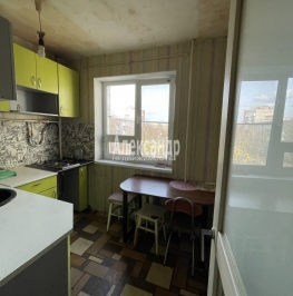 Продажа 3-комн квартиры на вторичном рынке Красное Село г., Нарвская ул. ,  д. 12