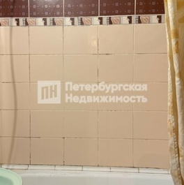 Продажа 4-комн квартиры на вторичном рынке Кировский район, улица Гагарина,  д. 8