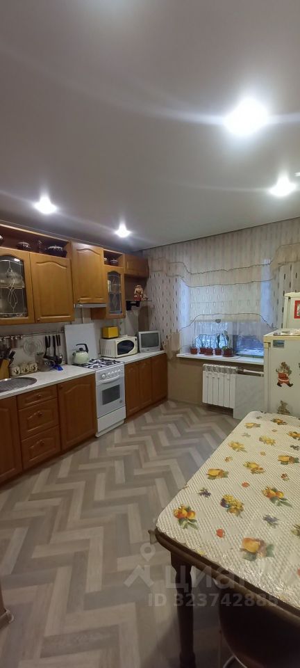 Продажа 3-комн квартиры на вторичном рынке 6-й мкр,  д. 20А