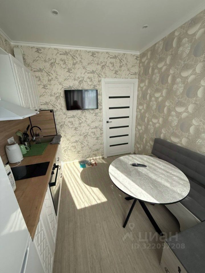 Продажа 3-комн квартиры на вторичном рынке улица Харлампиева, 50к1