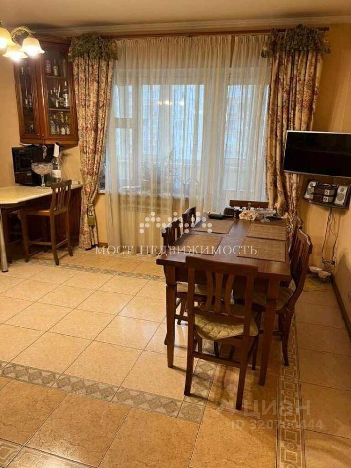 Продажа 4-комн квартиры на вторичном рынке Химки, улица Бабакина, 9