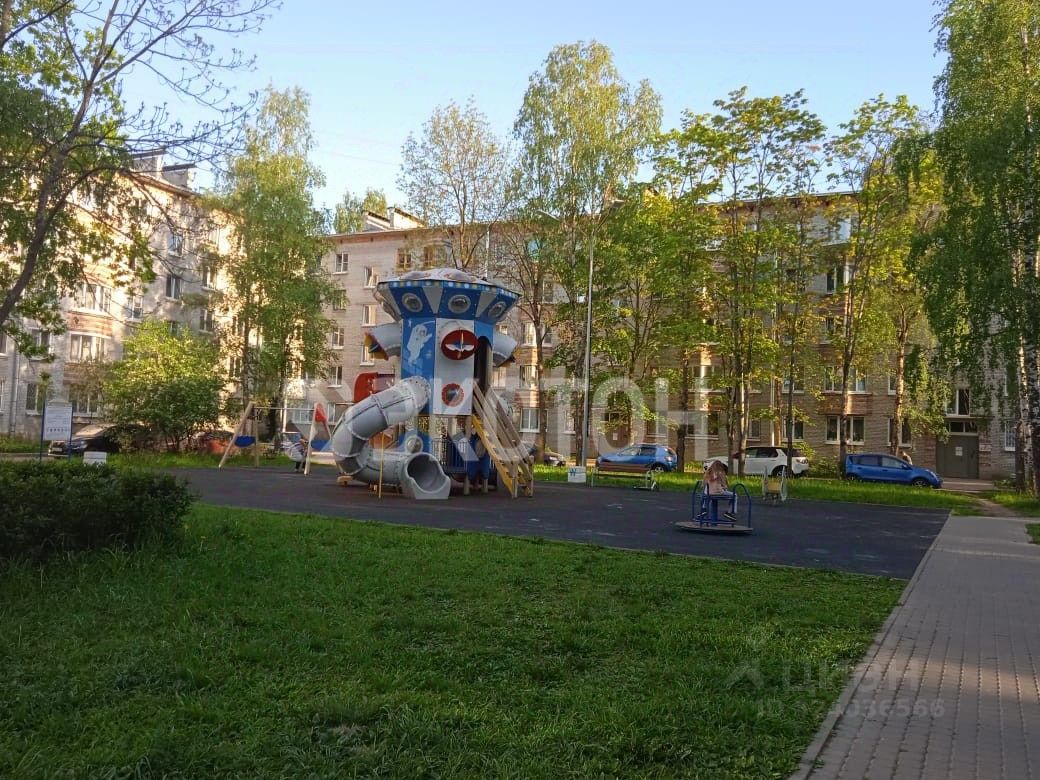 Продажа 2-комн квартиры на вторичном рынке Петергоф, Озерковая улица, 55к2